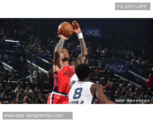 小卡称科林斯打四号位能对抗更高大球员我们每个位置的球员体型都很出色 小卡称科林斯打四号位能对抗更高大球员我们每个位置的球员体型都很出色