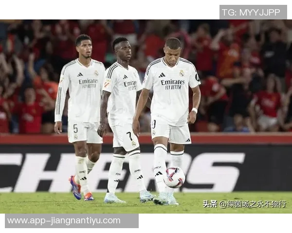 FIFA最佳阵容与FIFPRO最佳11人对比分析姆巴佩与帕乔的替换影响