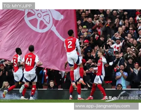 曼联阿森纳闭门友谊赛助伤员恢复状态展现球队团结精神