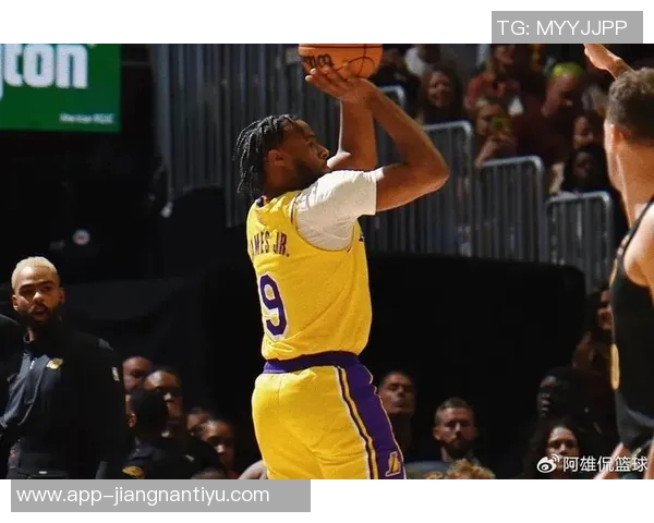 湖人新赛季西部排名预测第六或第七开局表现将是关键因素