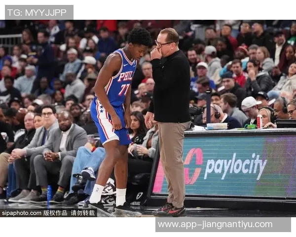76人对决独行侠恩比德与乔治因伤病管理缺席引发关注 76人对决独行侠恩比德与乔治因伤病管理缺席引发关注