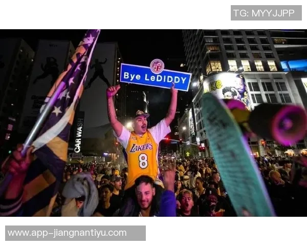 浓眉重返洛杉矶感受球迷热情期待与大家共同奋斗