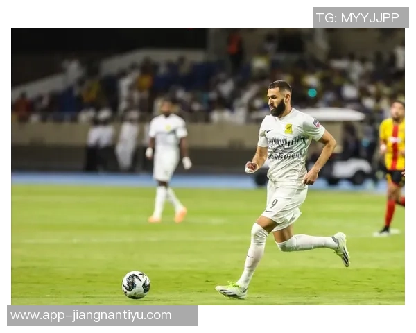 吉达联合快速反击先失一球本泽马第15分钟精彩破门助队反击 吉达联合快速反击先失一球本泽马第15分钟精彩破门助队反击